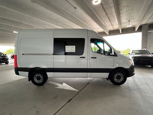 Used 2025 Mercedes-Benz Sprinter 2500 image 6
