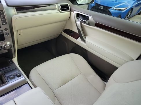 Used 2019 Lexus GX 460 Premium w/ Premium Package AWD/4WD image 11