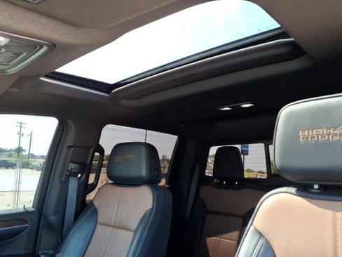 Used 2024 Chevrolet Silverado 1500 High Country w/ Technology Package AWD/4WD image 10
