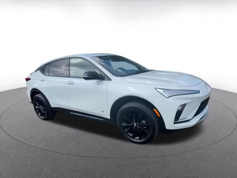 Used 2025 Buick Envista Sport Touring image 2