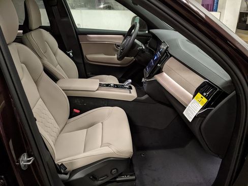 New 2026 Volvo XC90 B5 Plus image 22