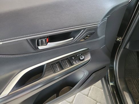 Certified 2023 Toyota Venza Nightshade image 11