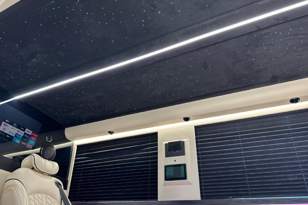 Used 2025 Mercedes-Benz Sprinter 2500 image 38