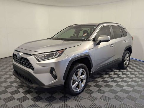 Used 2021 Toyota RAV4 XLE Premium AWD/4WD image 2