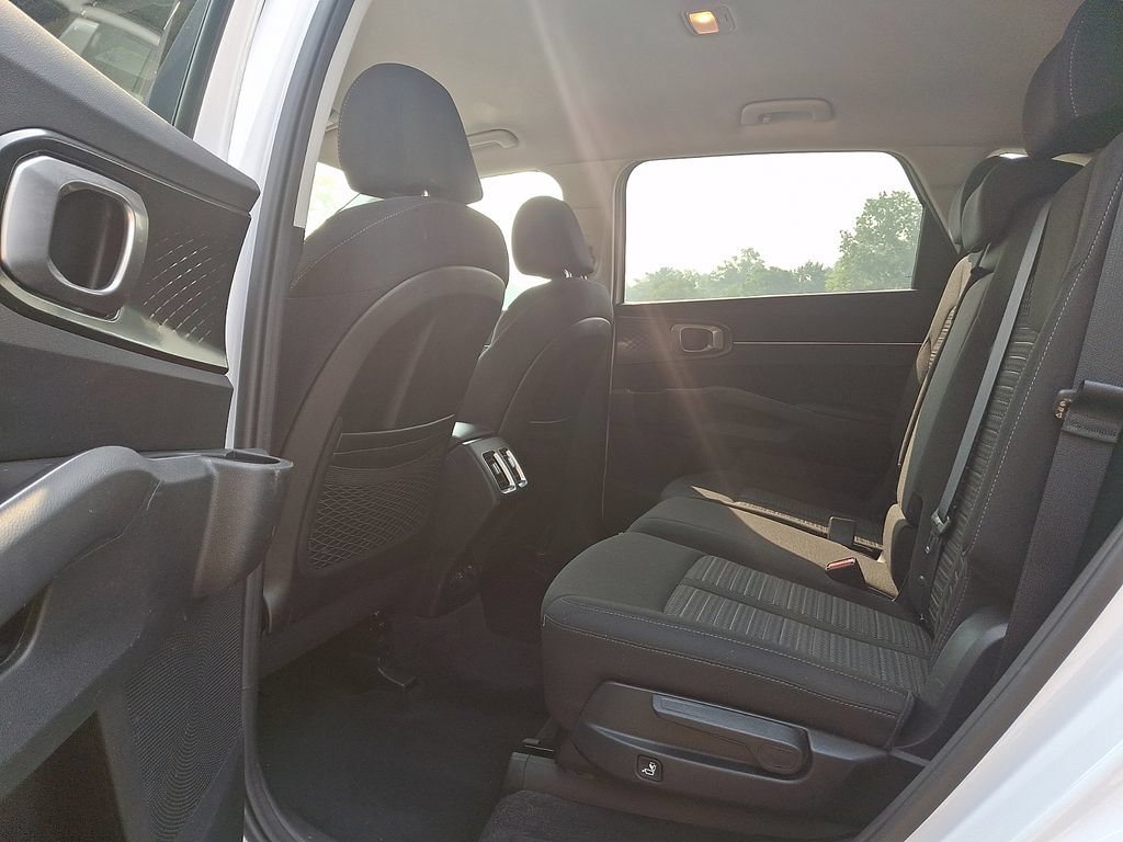 Used 2023 Kia Sorento LX AWD/4WD image 10