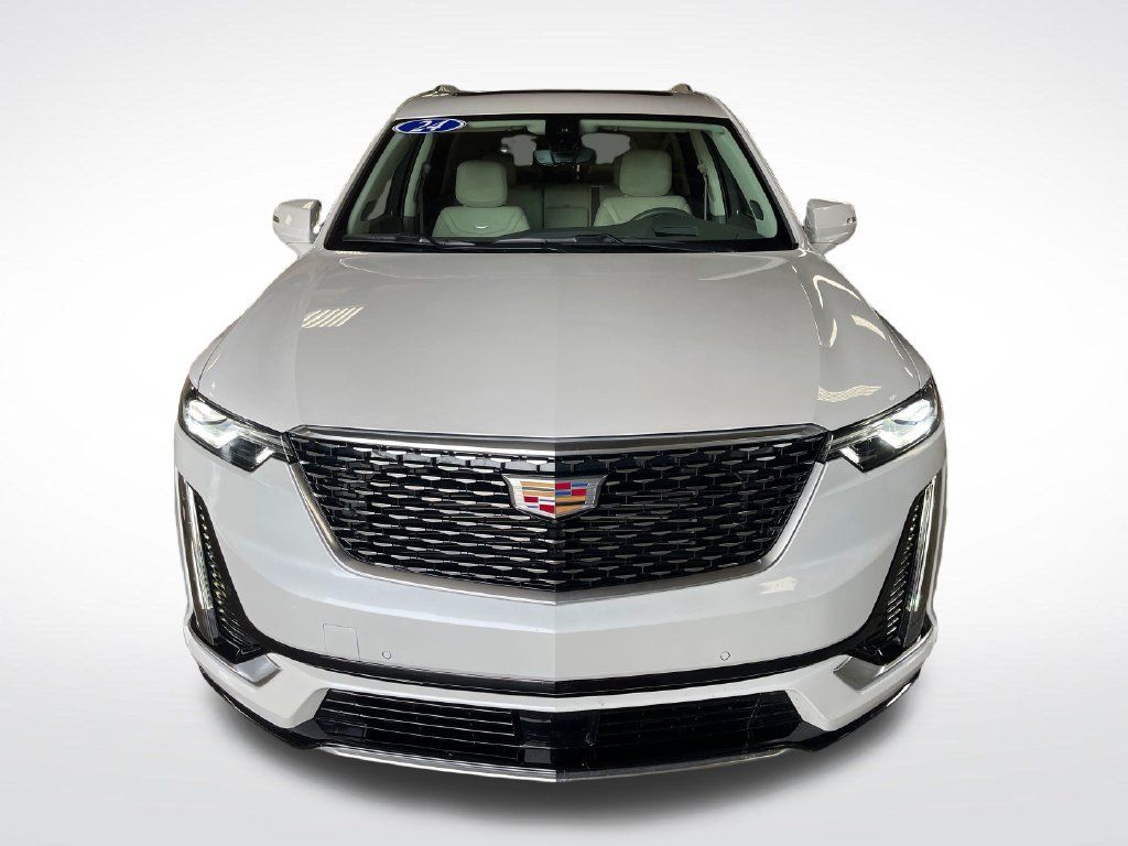 Used 2024 Cadillac XT6 Premium Luxury w/ Technology Package AWD/4WD image 8