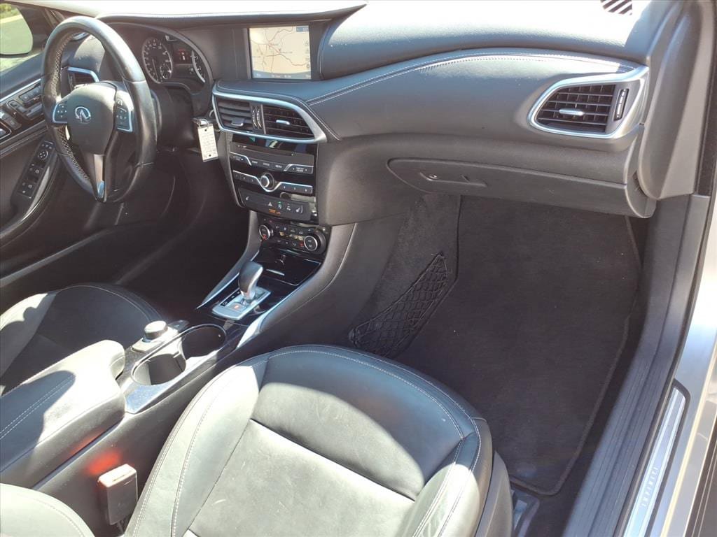 Used 2017 INFINITI QX30 Premium w/ Navigation Package AWD/4WD image 18
