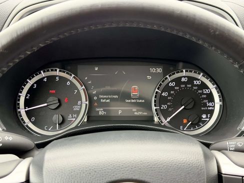 Used 2023 Toyota Highlander XLE AWD/4WD image 9