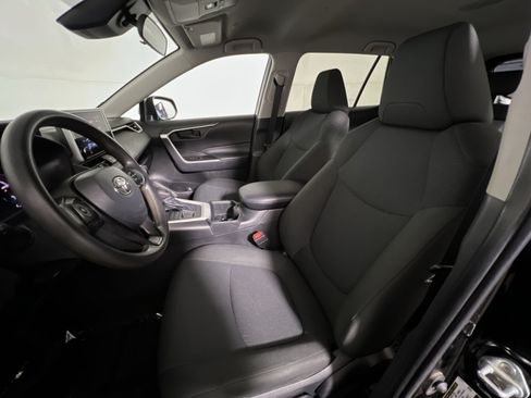 Used 2023 Toyota RAV4 LE AWD/4WD image 11
