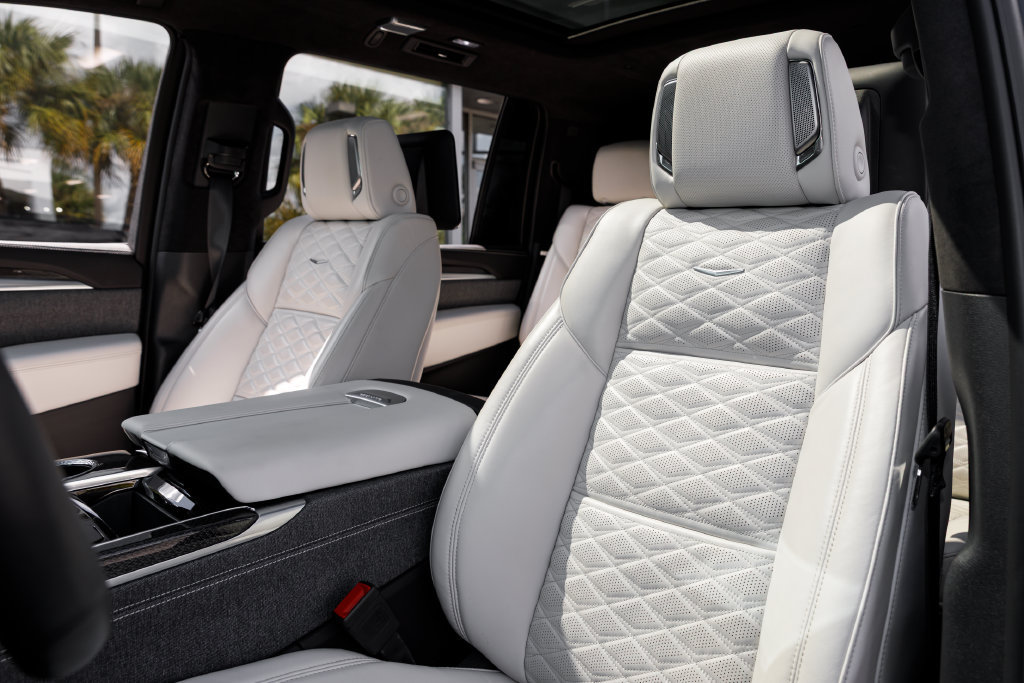Used 2025 Cadillac Escalade ESV V AWD/4WD image 26