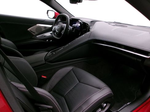 Used 2024 Chevrolet Corvette Stingray Preferred Cpe w/ Z51 Performance Package RWD image 3