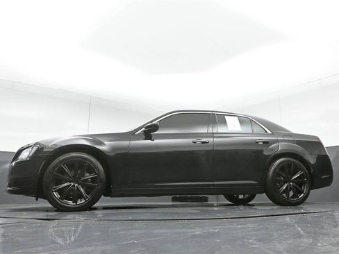 Used 2021 Chrysler 300 Touring w/ Sport Appearance Package RWD image 36
