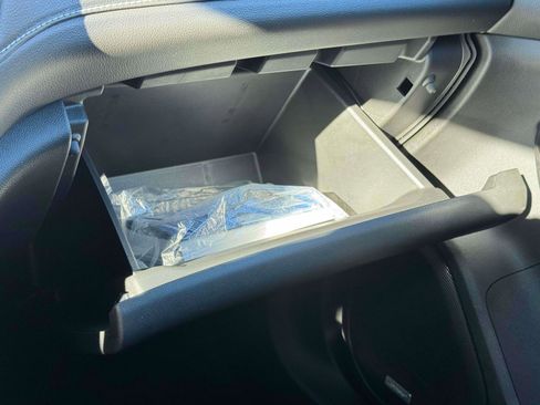 Used 2022 GMC Acadia SLT w/ LPO, Roadside Safety Package image 29