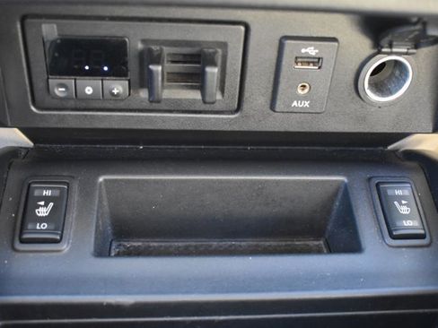 Used 2016 Nissan Titan SL image 28