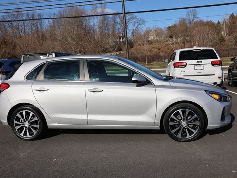 Used 2018 Hyundai Elantra GT image 8