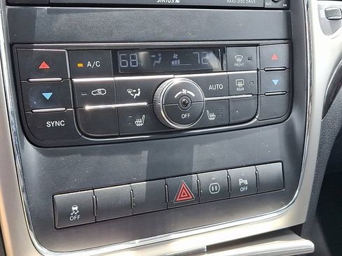 Used 2012 Jeep Grand Cherokee Laredo AWD/4WD image 16