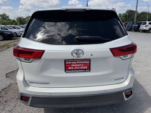 Used 2017 Toyota Highlander Limited Platinum FWD image 4