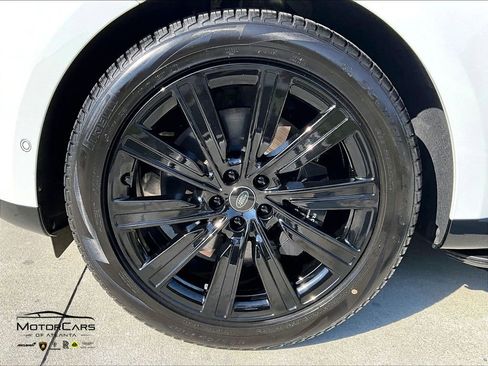 Used 2025 Land Rover Range Rover Long Wheelbase Autobiography AWD/4WD image 10