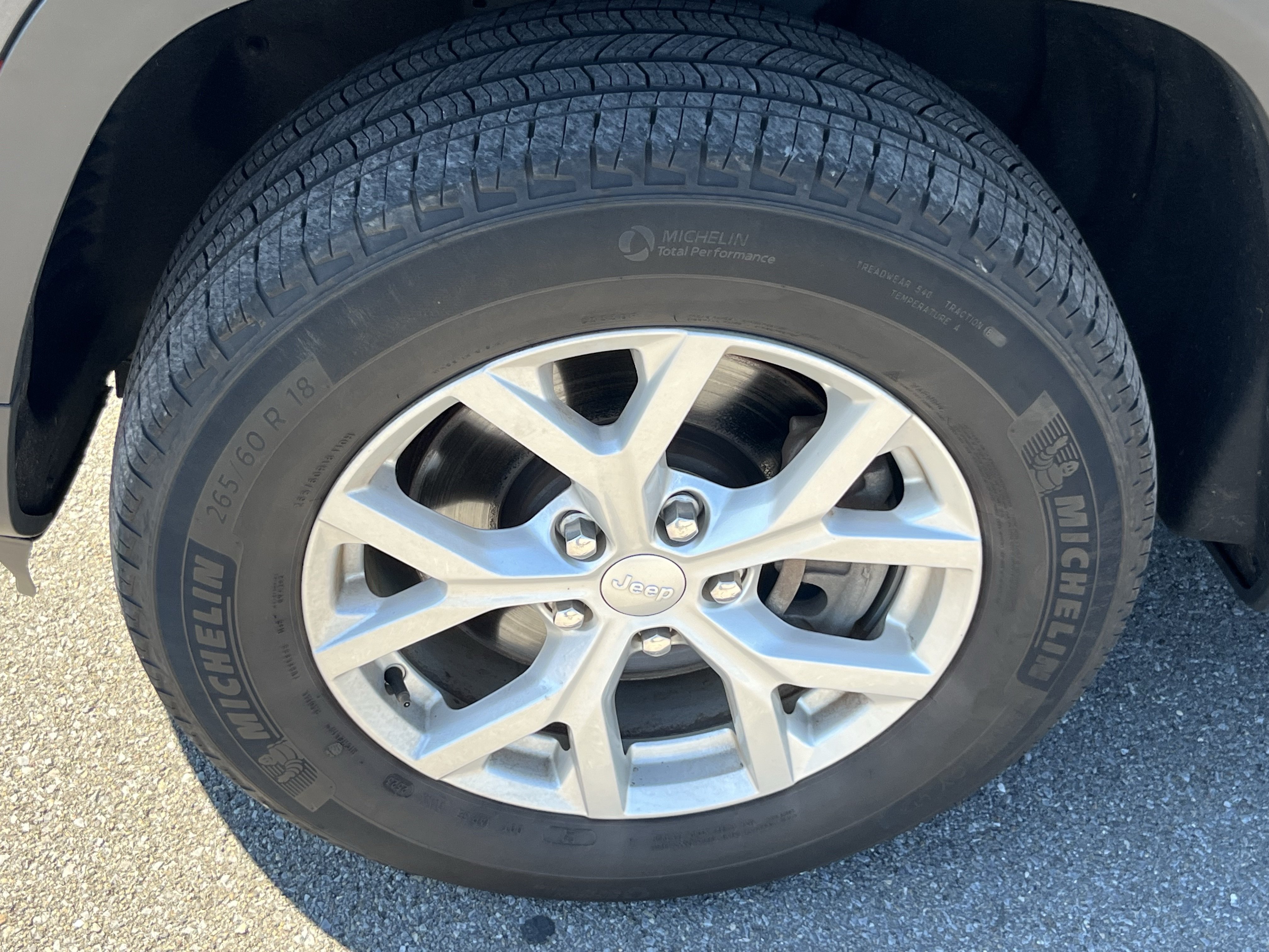 Used 2023 Jeep Grand Cherokee L Limited AWD/4WD image 4