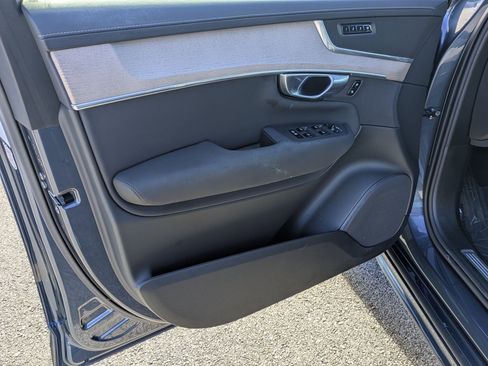 Used 2025 Volvo XC90 B6 Plus image 11