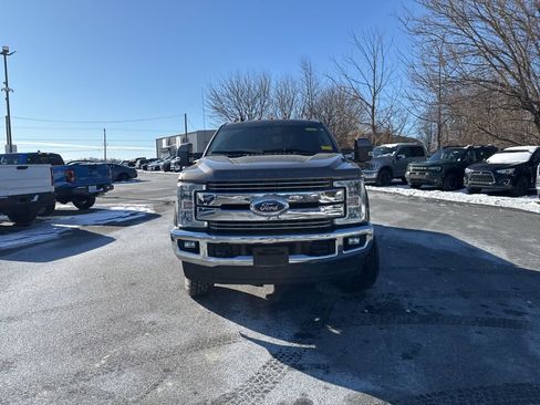 Used 2019 Ford F250 Lariat w/ Lariat Value Package image 2