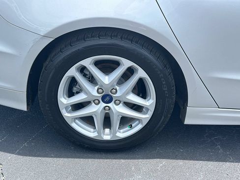 Used 2015 Ford Fusion SE FWD image 17
