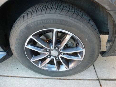 Used 2017 Dodge Grand Caravan SXT FWD image 16