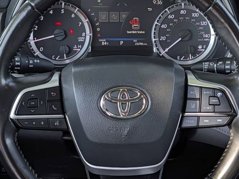 Used 2023 Toyota Highlander XLE AWD/4WD image 13