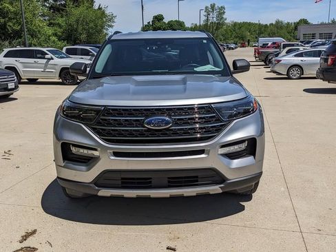 Used 2023 Ford Explorer XLT w/ Equipment Group 202A AWD/4WD image 8