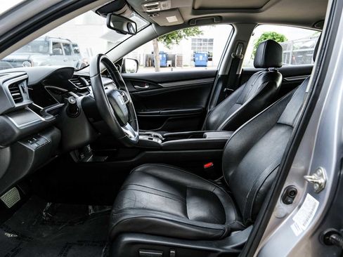 Used 2017 Honda Civic Touring image 4