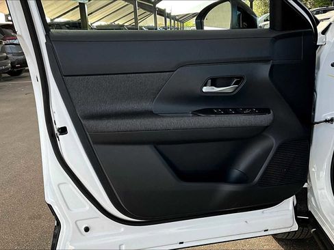 New 2026 Nissan Kicks SV image 13