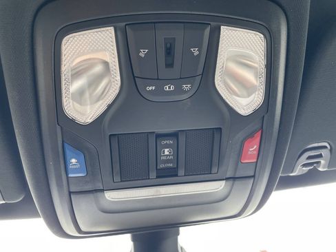 Used 2024 RAM 1500 Big Horn AWD/4WD image 31