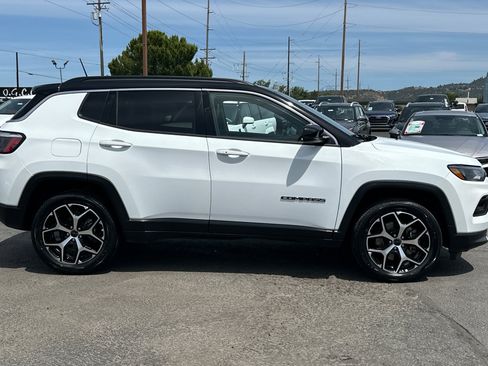 Used 2025 Jeep Compass Limited AWD/4WD image 3