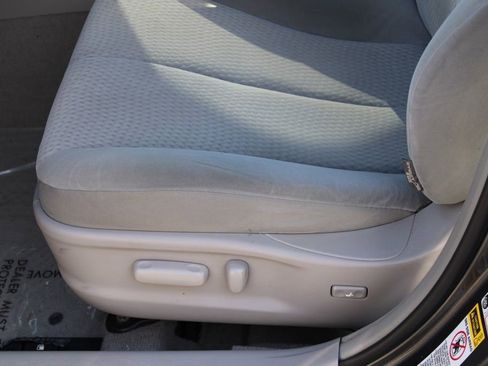 Used 2011 Toyota Camry LE image 15