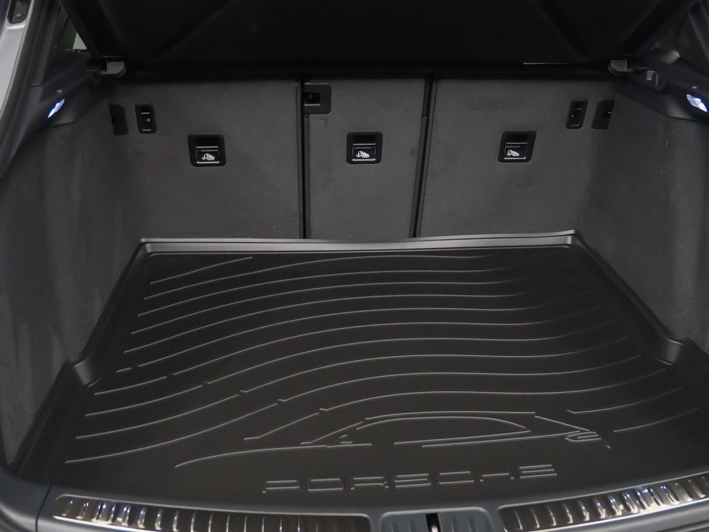 Certified 2026 Porsche Macan AWD/4WD image 13