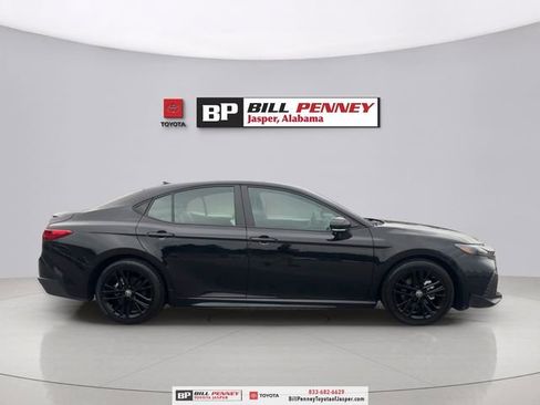 Used 2025 Toyota Camry SE image 6