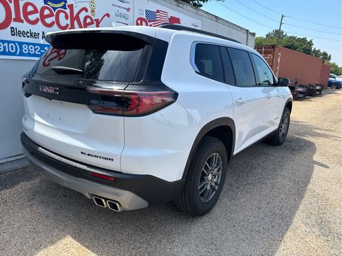 Used 2025 GMC Acadia Elevation FWD image 3