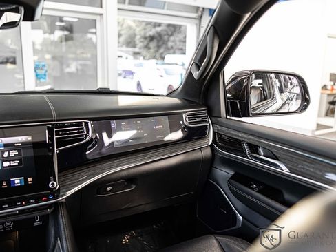 Used 2022 Jeep Wagoneer Series II w/ Premium Group I AWD/4WD image 39