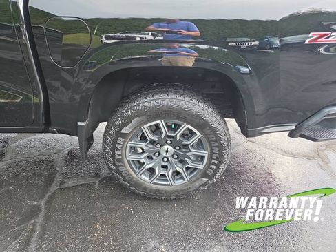 Used 2024 Chevrolet Colorado Z71 w/ Z71 Convenience Package 2 AWD/4WD image 21