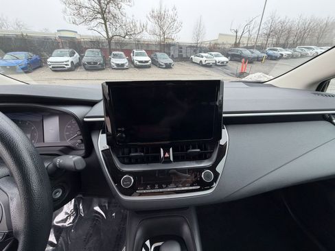 Used 2025 Toyota Corolla LE image 17