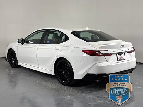 Used 2025 Toyota Camry SE w/ Convenience Package image 4