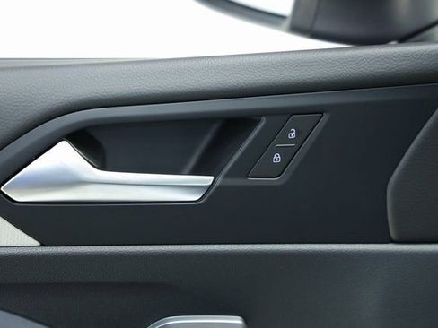 New 2025 Volkswagen Jetta SE image 31