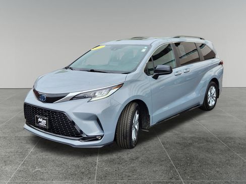 Certified 2023 Toyota Sienna XSE w/ XSE Plus Package AWD/4WD image 3