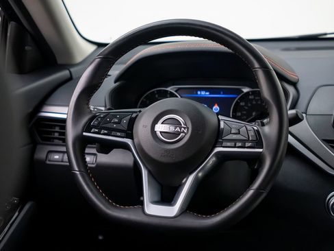 Used 2025 Nissan Altima 2.5 SR AWD/4WD image 11