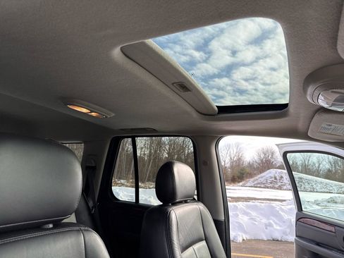 Used 2007 GMC Envoy SLT image 28