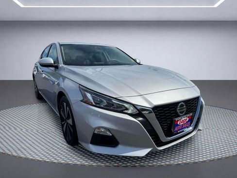 Used 2022 Nissan Altima 2.5 SV FWD image 9