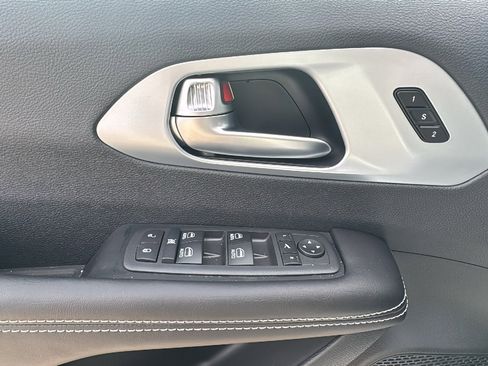 New 2026 Chrysler Pacifica Limited image 13