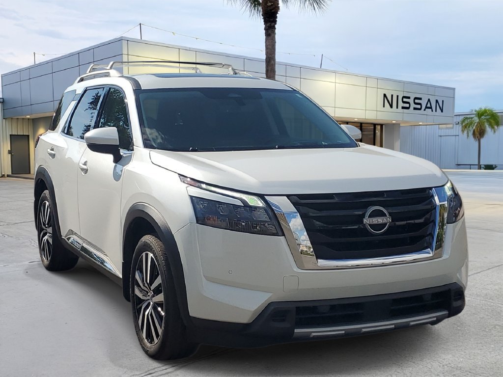 Certified 2025 Nissan Pathfinder Platinum w/ Cargo Package FWD image 9