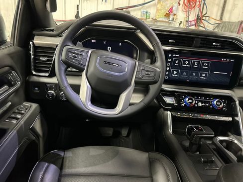 Used 2025 GMC Sierra 1500 Denali w/ Denali Reserve Package AWD/4WD image 17