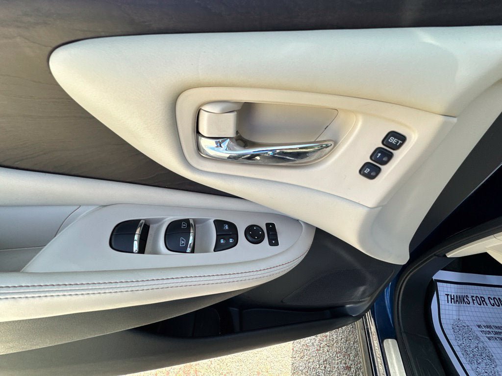 Used 2021 Nissan Murano Platinum w/ Cargo Package FWD image 12